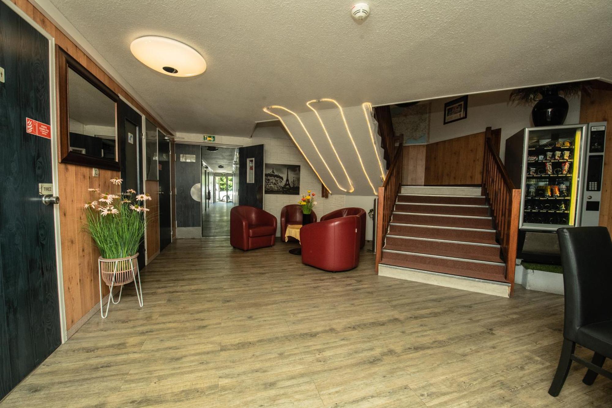 Logis Hotel - Le Relais Du Parisis Villeparisis Dış mekan fotoğraf