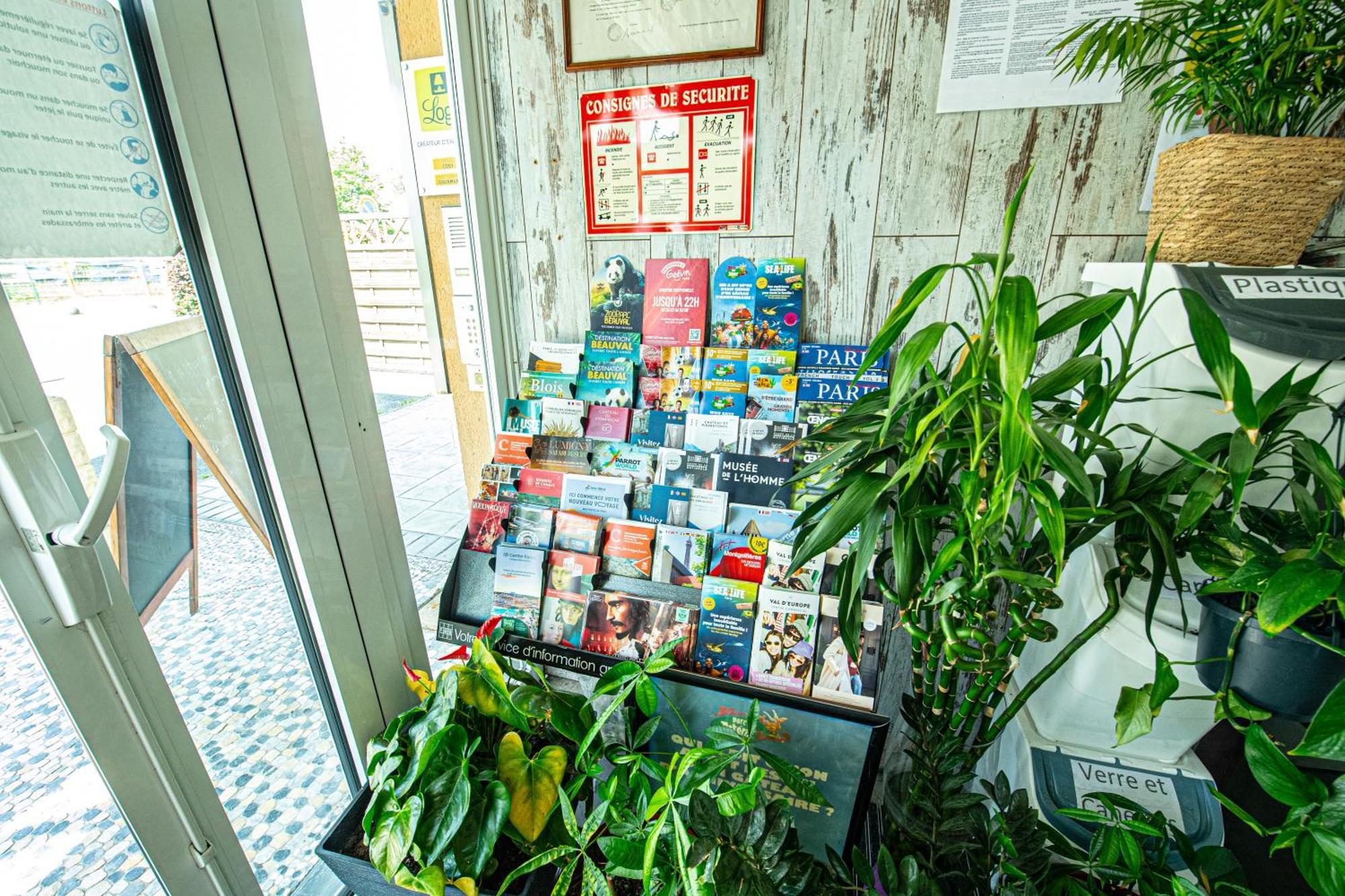 Logis Hotel - Le Relais Du Parisis Villeparisis Dış mekan fotoğraf