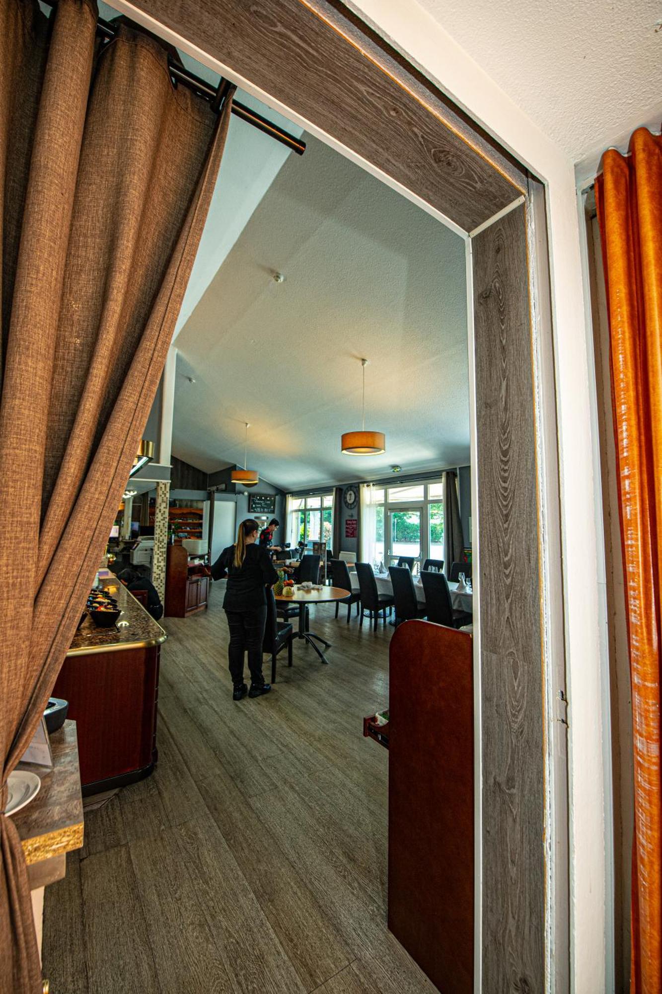 Logis Hotel - Le Relais Du Parisis Villeparisis Dış mekan fotoğraf