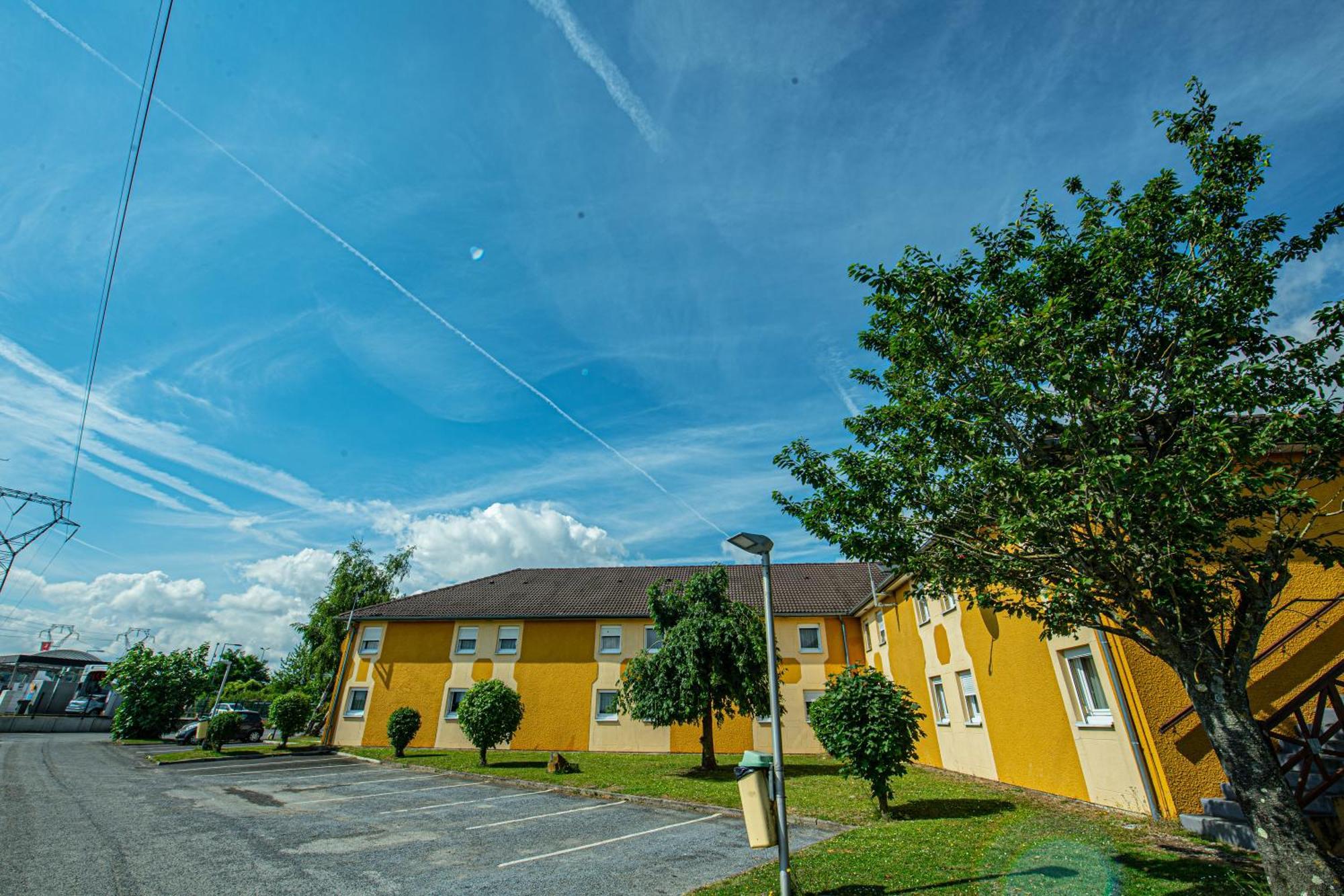 Logis Hotel - Le Relais Du Parisis Villeparisis Dış mekan fotoğraf